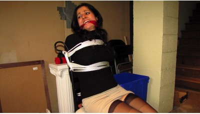 She Should Have Left The Laundry (2K upscaled) - Hannah Perez