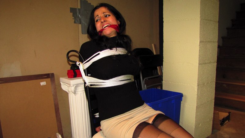 She Should Have Left The Laundry (2K upscaled) - Hannah Perez