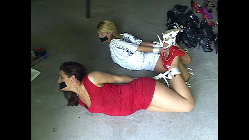 Walking In On An Intruder (MP4) - Ten Amorette and Carissa Montgomery Walking In On An Intruder (MP4) - Ten Amorette and Carissa Montgomery